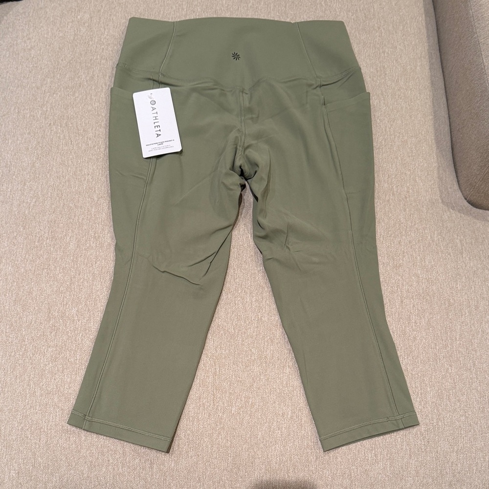 Athleta Olive Salutation Stash Pocket II Capri Leggings